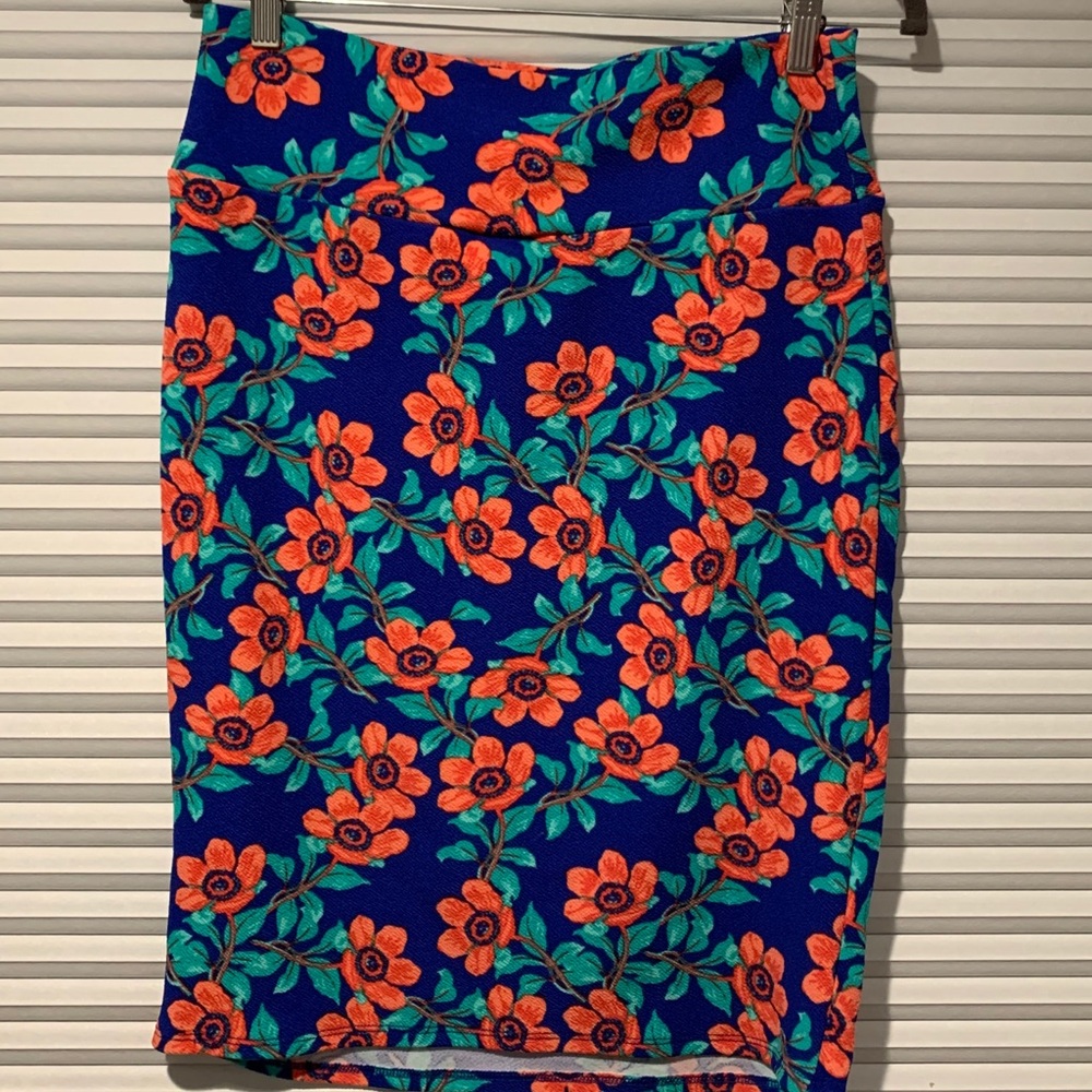✨Host Pick ✨Lularoe Medium Cassie pencil skirt
